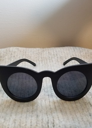 Siyah mat güneş gözlüğü