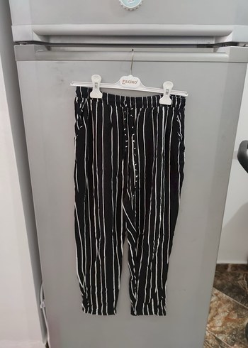 Trendyol & Milla Dikey Çizgili Siyah Pilili Kadın Kumaş Pantolon