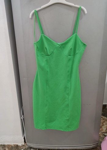 Yeşil Mini V Yakalı Kolsuz Elbise