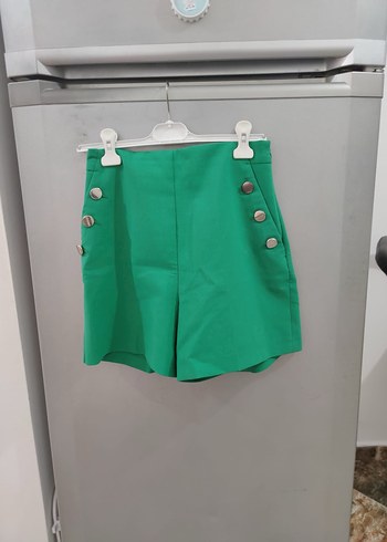 Düğmeli Yeşil Mini Şort