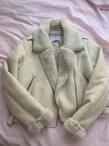 Stradivarius krem mont