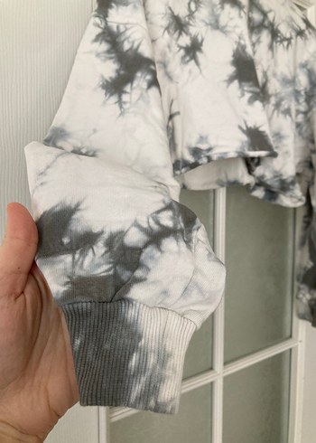 Mavi Marka Batik Desen Uzun Kollu Crop Kadın Sweatshirt - Görsel 2