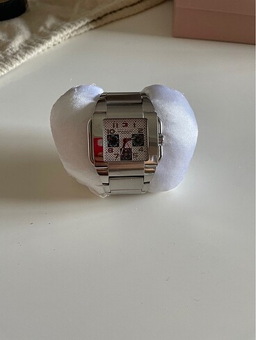 Tommy Hilfiger Tommy marka saat