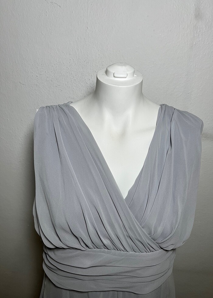 V yaka elbise - Görsel 4