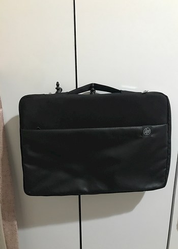 Siyah Deri Fermuarlı Laptop Çantası