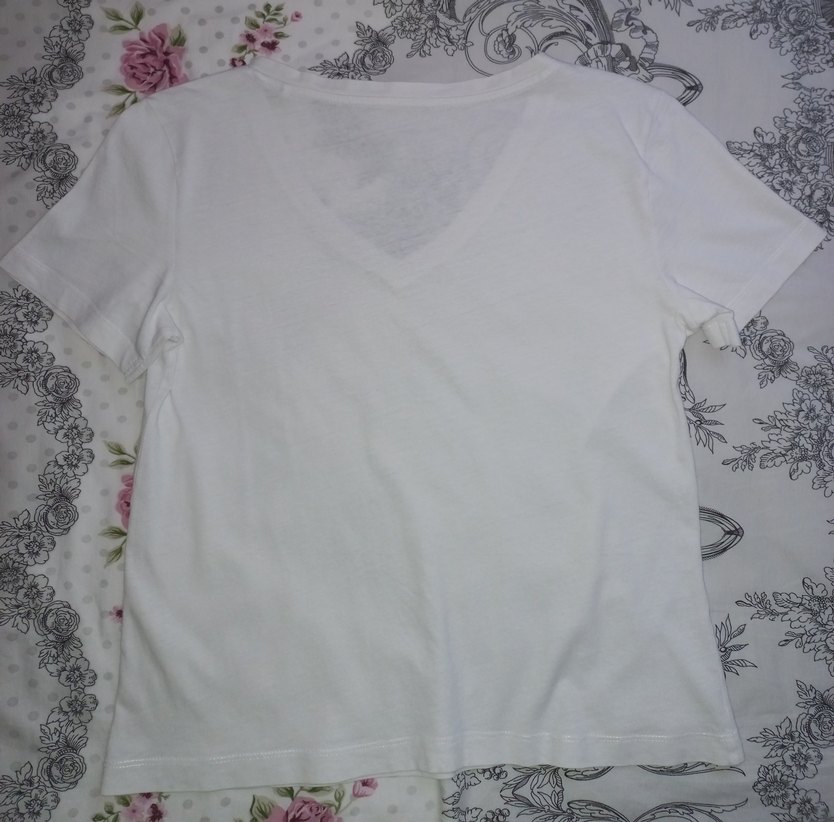 Beyaz V Yaka Kadın Tişört - Görsel 5