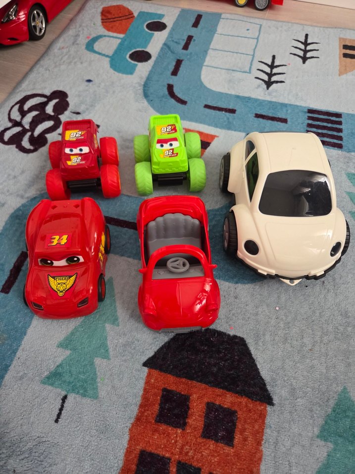 Renkli Oyuncak Arabalar Seti - Görsel 2