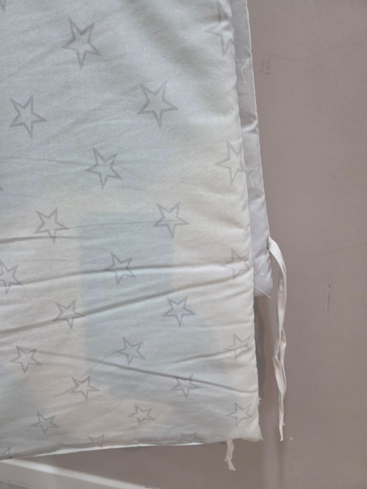 Gri Yıldız Desenli Beyaz Çocuk Yatak Koruyucu - Görsel 2