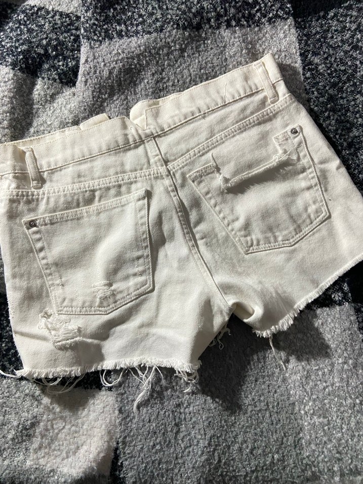 Düğmeli Beyaz Mini Denim Şort - Görsel 2