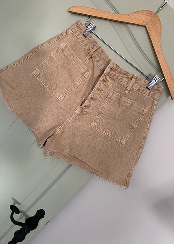 l Beden ten rengi Renk Strqdivarius Düğmeli Bej Mini Kot Şort