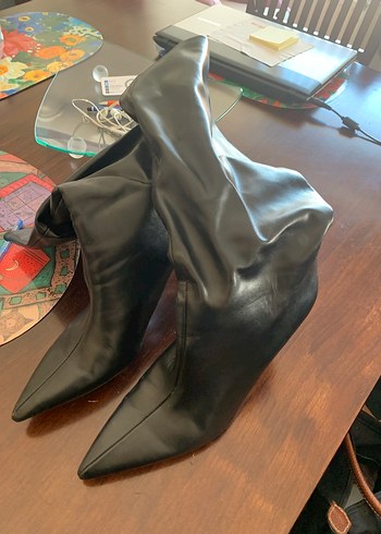 Stradivarius Siyah Deri Stiletto Topuklu Kadın Çizme