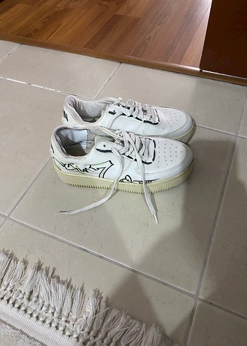 37 Beden Beyaz Bağcıklı Minimalist Spor Ayakkabı