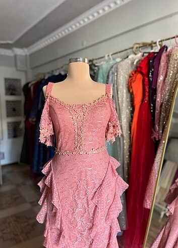 Pembe Hareketli Abiye
