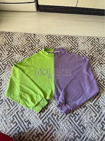 Sweatshirt