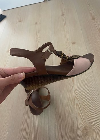 Bej Dolgu Topuklu Kadın Sandalet - Görsel 2