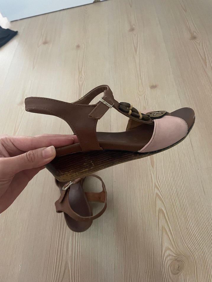 Bej Dolgu Topuklu Kadın Sandalet - Görsel 2