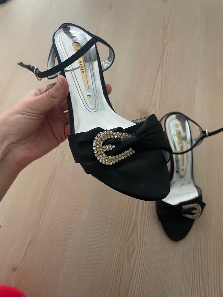 Vintage Siyah Parlak Tokalı Stiletto Kadın Ayakkabı - Görsel 2