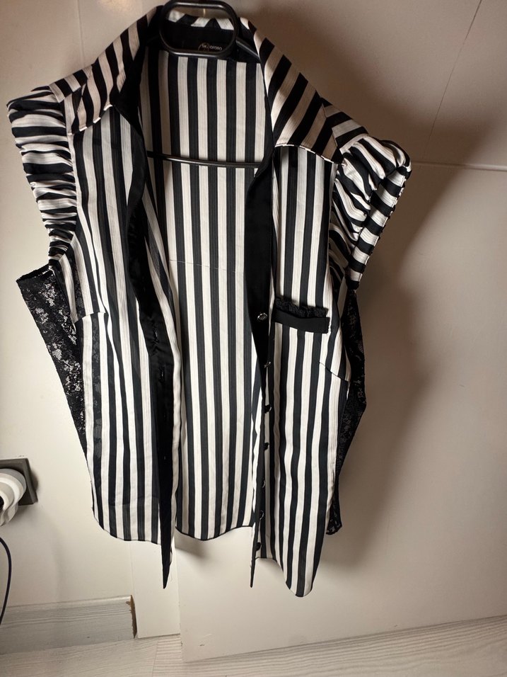 Düğmeli Siyah-Beyaz Zebra Desenli Kolsuz Gömlek - Görsel 3