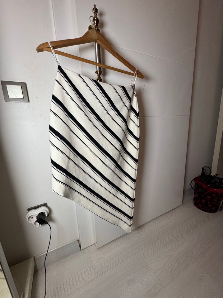 Çizgili Drapeli Asimetrik kesim etek - Görsel 3