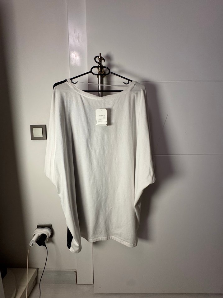 Asimetrik Kesim Baskılı Pamuklu Tişört - Görsel 5