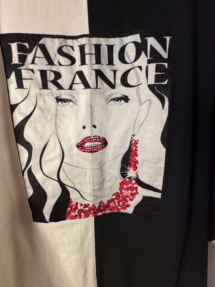 Asimetrik Kesim Baskılı Pamuklu Tişört - Görsel 3