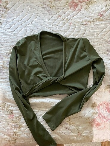 Haki yeşili crop