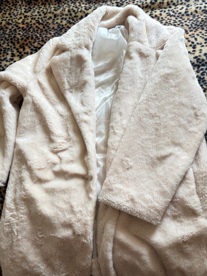 Beyaz Kadın Peluş Kaban - Görsel 5