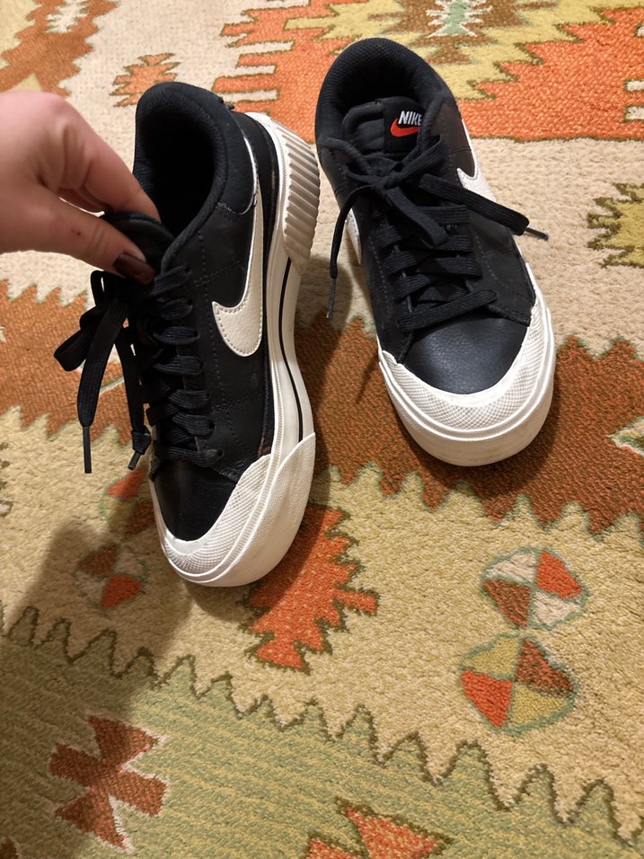 Nike Siyah Beyaz Kadın Spor Ayakkabı - Görsel 2