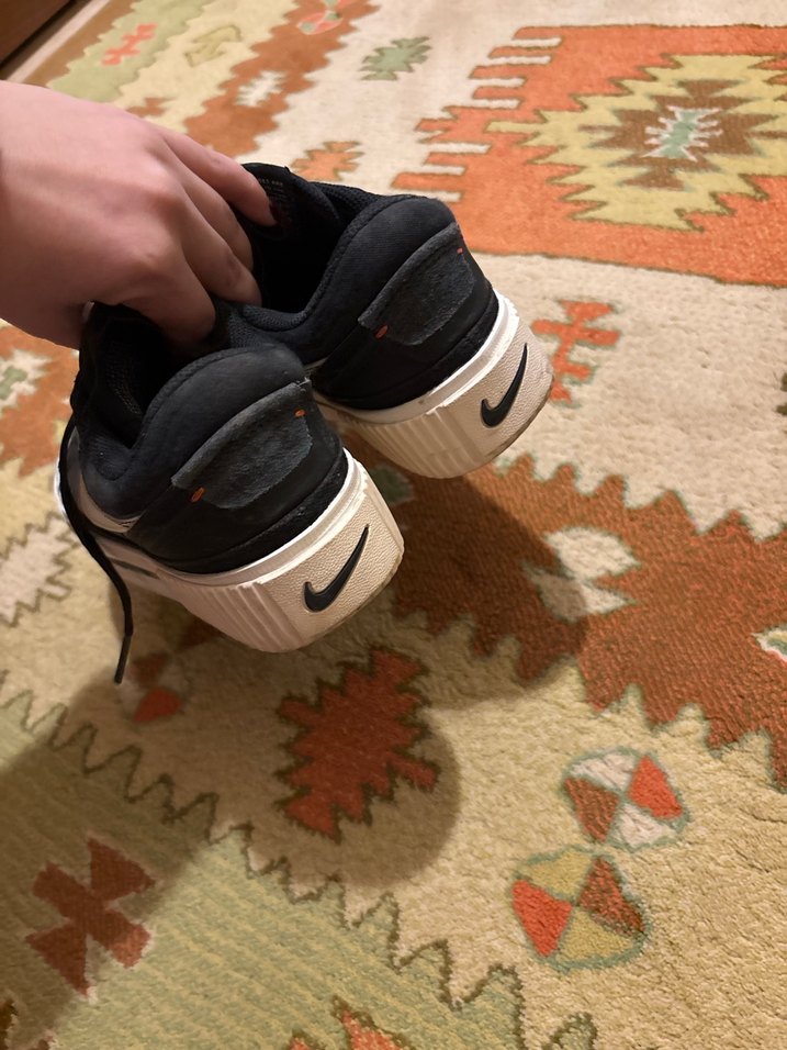 Nike Siyah Beyaz Kadın Spor Ayakkabı - Görsel 4