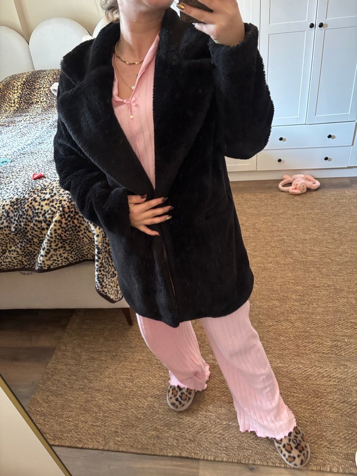 Uzun Kollu siyah Kadın Peluş Kaban - Görsel 2