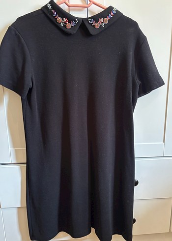 Yaka detaylı işlemeli elbise - Görsel 4