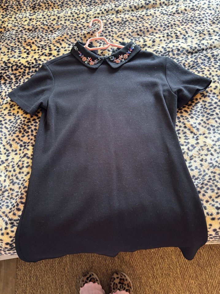 Yaka detaylı işlemeli elbise - Görsel 3