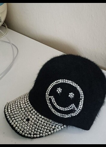 Beden siyah Renk Smile Taşlı Şapka