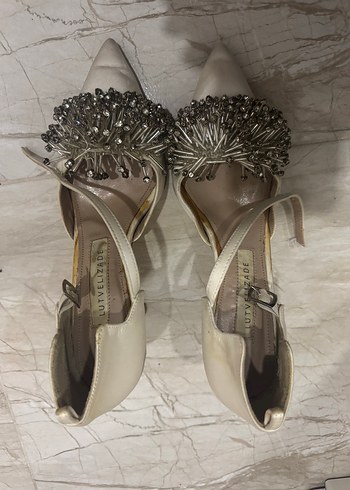 Lutvelizade Tokalı Beyaz Stiletto Kadın Abiye Ayakkabı - Görsel 2