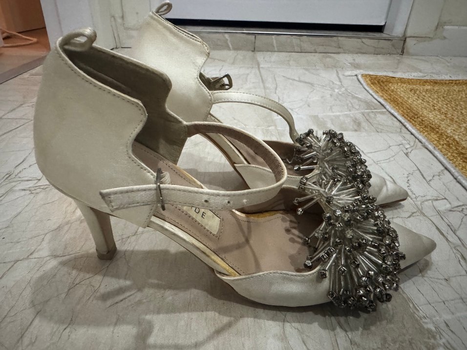 Lutvelizade Tokalı Beyaz Stiletto Kadın Abiye Ayakkabı - Görsel 3