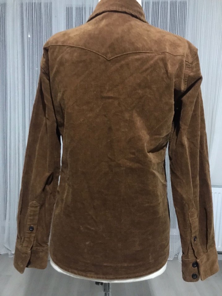 Düğmeli Kahverengi Kadife Gömlek - Görsel 4