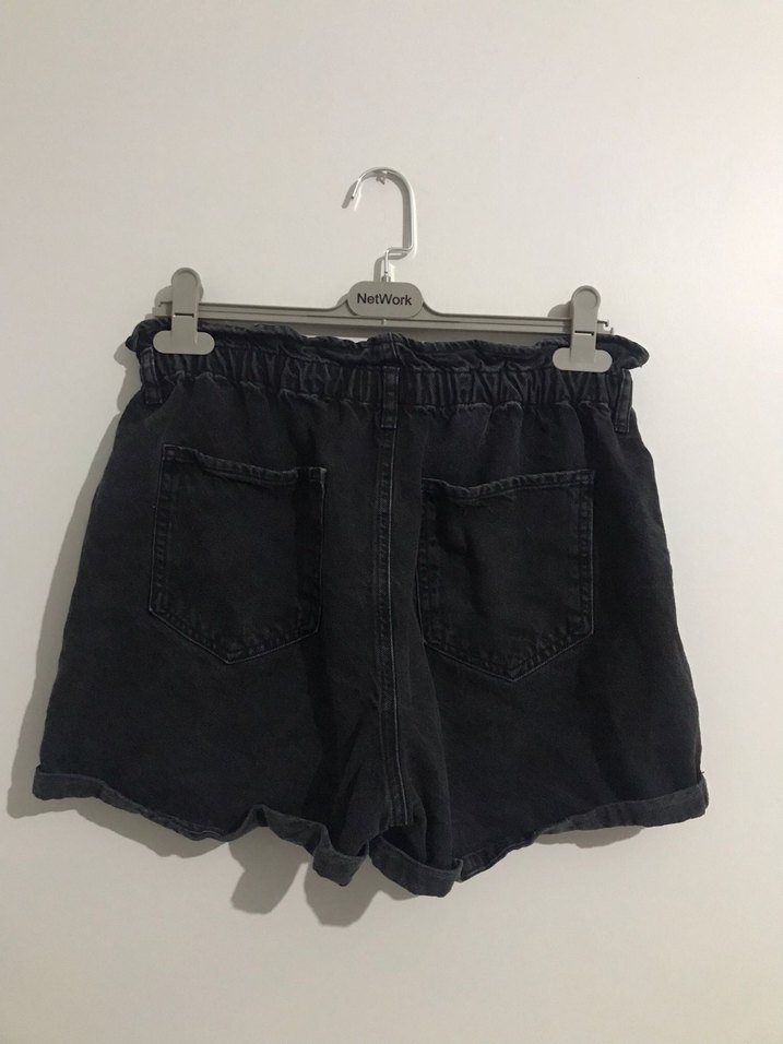 Kadın Siyah Kemerli Mini Kot Şort - Görsel 3