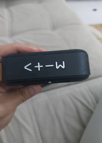 Kompakt Siyah Bluetooth Hoparlör - Görsel 3