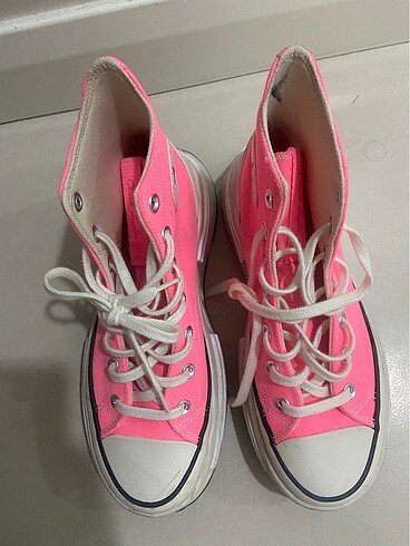 Az kullanılmış orijinal pembe Converse
