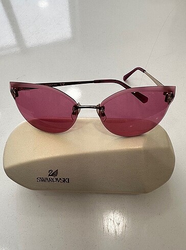 Beden Swarovski özel tasarım pembe gözlük. ???? ürün 1 kere kullanılmı