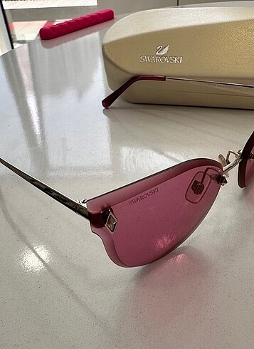Beden pembe Renk Swarovski özel tasarım pembe gözlük. ???? ürün 1 kere kullanılmı