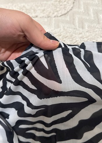 Gri Zebra Desenli Uzun Kollu Boğazlı Bluz - Görsel 2