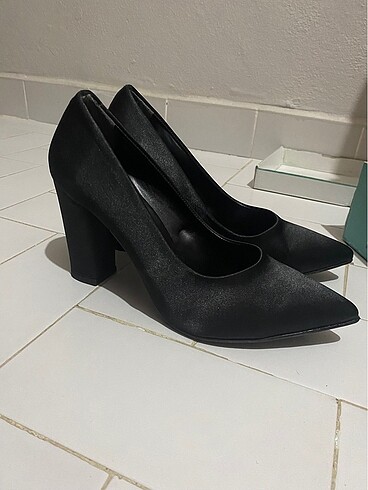 40 Beden Parlak siyah stiletto