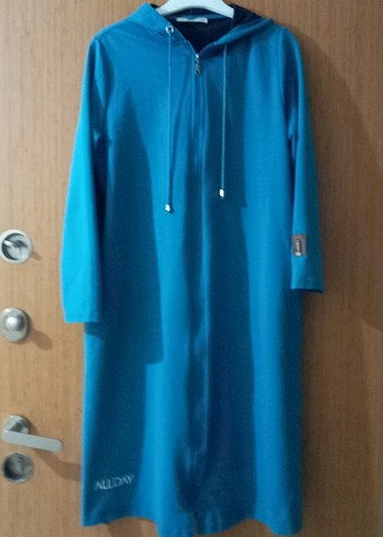 Mavi Kapüşonlu Uzun Kollu Kadın Yağmurluk - Görsel 3