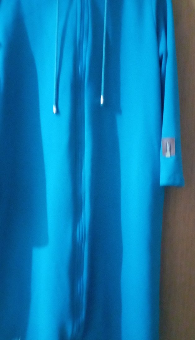 Mavi Kapüşonlu Uzun Kollu Kadın Yağmurluk - Görsel 4