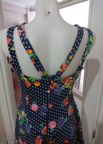 Çiçek Desenli Mini V Yaka Kolsuz Elbise - Görsel 3