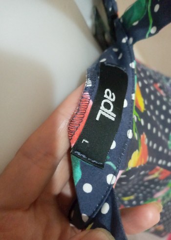 Çiçek Desenli Mini V Yaka Kolsuz Elbise - Görsel 4