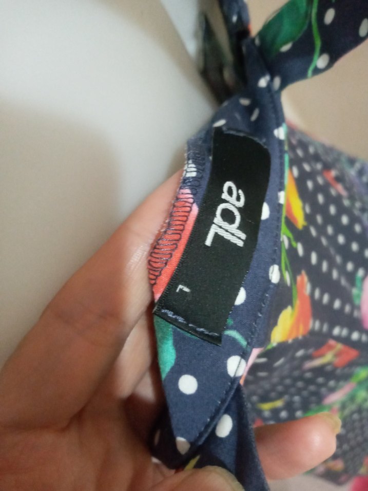 Çiçek Desenli Mini V Yaka Kolsuz Elbise - Görsel 4