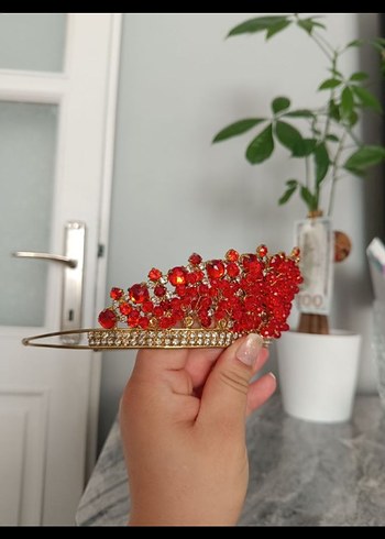 Diğer Kırmızı Boncuklu Taç Kadın Saç Aksesuarı