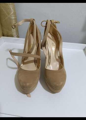 Bej Süet Tokalı Stiletto Kadın Ayakkabı